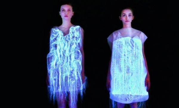 Robes en tissu photoluminescent